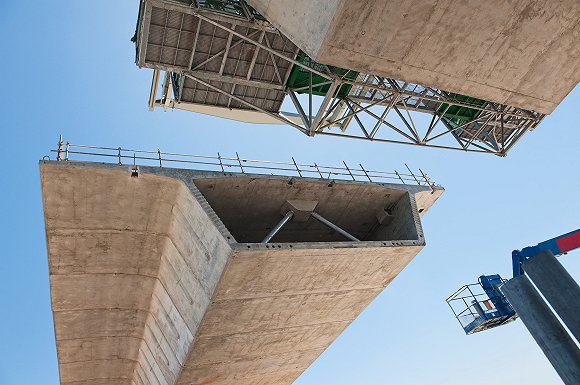 HS2’s Colne Valley viaduct scoops prestigious design award